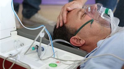 أستاذ أمراض صدرية يوضح أهمية وآلية عمل جهاز التنفس الصناعي لمواجهة كورونا