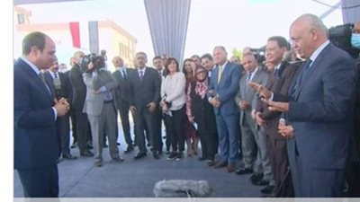 مصطفى بكري لـ الرئيس: الصناع يشتكون.. والسيسي: فتح الاعتمادات لمستلزمات الإنتاج