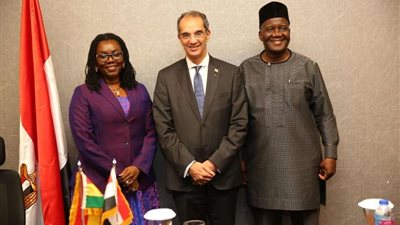 وزير الاتصالات يقرر توفير الإنترنت المجاني لجميع الأطباء والطبيبات تقديرًا لهم