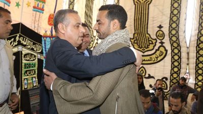 عقد جلسة صلح وانهاء خصومة ثأرية بين عائلتين في الفيوم