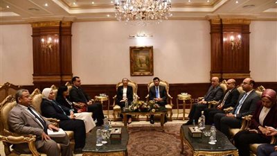 وزيرا الشباب والبيئة يشهدان جلسة 