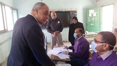 تسليم شرائح التابلت لطلاب الصف الأول الثانوي بالقليوبية