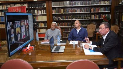 بالصور.. مجلس إدارة الأهلي برئاسة الخطيب يعقد اجتماعًا بنظام 