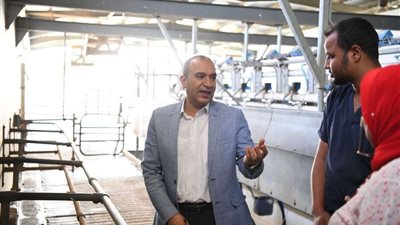 سكرتير مساعد قنا يتابع سير العمل بمشروعات الأمن الغذائى بمنطقة المعنا