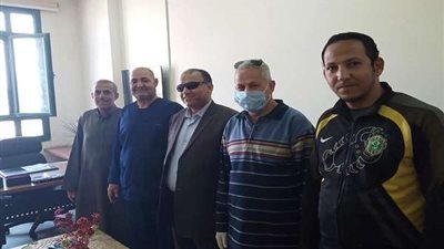 حزب الوفد بالصف يدعم مستشفى الصف بالكمامات والجوانتي.. 