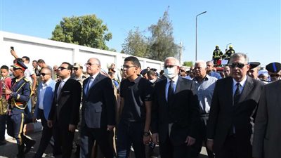 نائب محافظ قنا ومدير الأمن يؤديان صلاة الجنازة على شهيد الواجب الوطنى