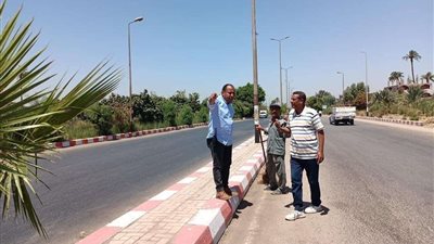 مجلس مدينة دشنا يرفع تراكمات القمامة بالشوارع