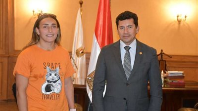 وزير الرياضة يبحث استعدادات اللاعبة 