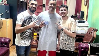 جاهزين للشغل.. إستلام حسن شاكوش كارنيه نقابة الموسيقيين