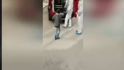 فيديو مؤثر.. نقل طفل مصاب بـ