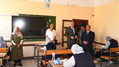 محافظ قنا يتفقد عدد من لجان  الثانوية العامة