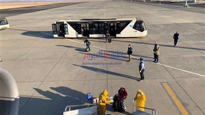 بالصور.. لحظة وصول طائرة واشنطن - مرسي علم وعلى متنها 209 مصري وإخضاعهم للحجر الصحي