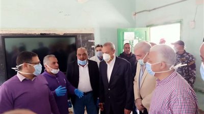 محافظ القليوبية يتفقد تسليم شرائح التابلت للصف الأول الثانوي