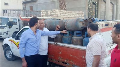 ضبط سيارة محملة  50 اسطوانه غاز منزلي قبل بيعها بالسوق السوداء بالبحيرة