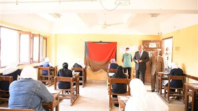 لليوم الثانى على التوالى.. محافظ قنا يتابع انتظام سير امتحانات الثانوية العامة بلجان مدينة الوقف