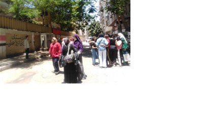 إنهيار وبكاء طلاب الثانوية العامة بعد إمتحان الإقتصاد والإحصاء