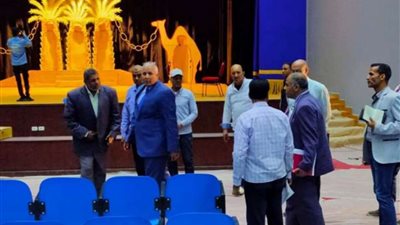 شاهد.. محافظ الوادي الجديد يتفقد مسرح قصر ثقافة موط بالداخلة