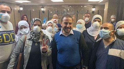 احتفالات عارمة بخروج أول 3 حالات من مستشفى العزل بقها