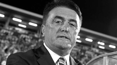 كورونا يطيح بمدرب برشلونة وريال مدريد