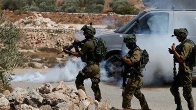 علم إسرائيل فوق مئذنة مسجد.. ومستوطنون إسرائيليون يهاجمون قرية بنابلس