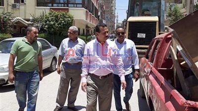 عامر عوض يقود حملة لرفع الإشغالات والمخالفات بالميادين والشوارع بطهطا