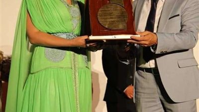 تكريم درة وجمال سليمان فى مهرجان ربيع الفنون بـ تونس.. صور