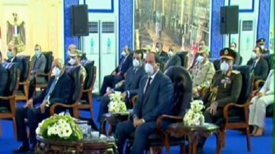 السيسي: يجب تخفيض أعداد العاملين دون المساس برواتبهم