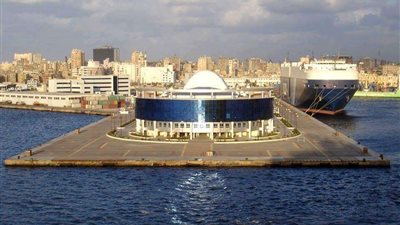 رفع درجة الاستعداد لاستقبال البضائع بميناء الإسكندرية