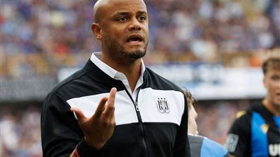 هل ينجح أسطورة مانشستر سيتي في قيادة بيرنلي ؟