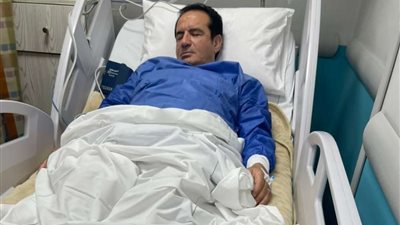 الفنان أحمد ثروت: والدى تعرض لعملية جراحية ولم استطيع حضورها معه بسبب إصابته بكورونا(فيديو)