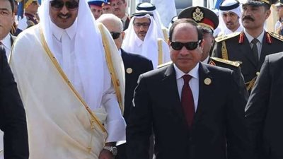 أول زيارة من نوعها منذ 2015.. كيف استقبل الرئيس السيسي أمير قطر في أول زيارة منذ 7 سنوات؟