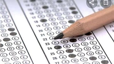 طلاب الثانوية العامة يؤدون امتحان اللغة العربية.. والإجابة فى البابل شيت