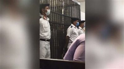 وقف وحيداَ.. غياب أسرة قاتل نيرة أشرف في أولي جلسات محاكمته