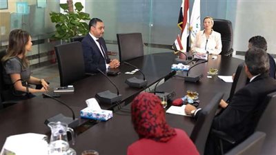 وزيرة البيئة: نبحث مع فودافون مصر تنفيذ تطبيق إلكتروني لتدوير المخلفات الإلكترونية