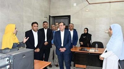وزير البترول يتفقد أعمال تطوير المعامل المركزية لهيئة الثروة المعدنية