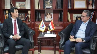 وزير السياحة يلتقي سفير كوريا الجنوبية بالقاهرة لبحث سبل التعاون المشترك بين البلدين