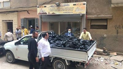 النائب محمد الكومي يوزع السلع الغذائية علي الأسر المتضررة من أزمة كورونا