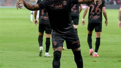 الهلال على بعد شوط من التتويج بلقب الدوري السعودي عقب تقدمه في الشوط الأول