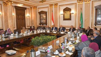 رئيس جامعة القاهرة يعلن تخصيص 20% من راتبه لصالح العمالة غير المنتظمة