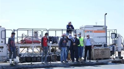 الوزير يشدد على توزيع الكمامات والمطهرات في مواقع العمل على نفقة الشركات