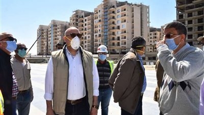 وزير الإسكان يتفقد منطقة 