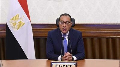 رئيس الوزراء مصطفى مدبولي يصل إلى الجزائر على رأس وفد حكومي