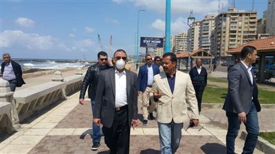 للأسبوع الثاني.. محافظ الإسكندرية يتفقد الكورنيش ويحذر من التجمعات