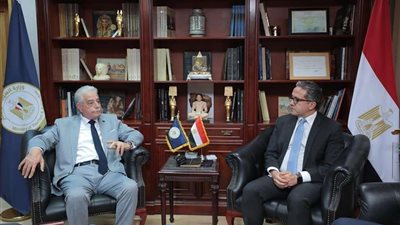 وزير السياحة يبحث مع محافظ جنوب سيناء استعدادات استضافة مصر لمؤتمر المناخ