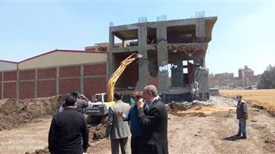 محافظ الغربية يقود حملة مكبرة لإزالة التعديات على الأراضي الزراعية بالمحلة الكبرى