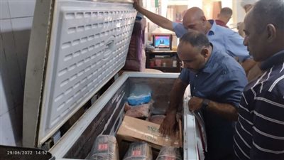 مع اقتراب عيد الأضحى ..  تكثيف حملات التفتيش علي منافذ الأغذية بصحة قنا