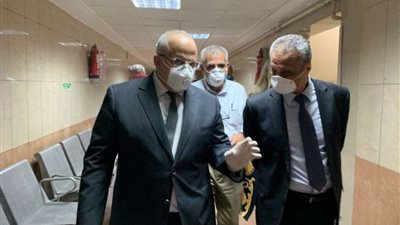 رئيس جامعة القاهرة يتفقد معهد الأورام والمستشفى الفرنساوي والقصر العيني