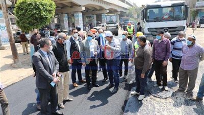 محافظ المنوفية يتفقد أعمال رصف شارع حسني مبارك بشبين الكوم