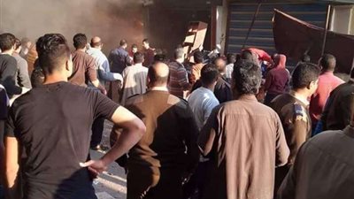 السيطرة على حريق هائل بـ 3 محلات بالدقهلية