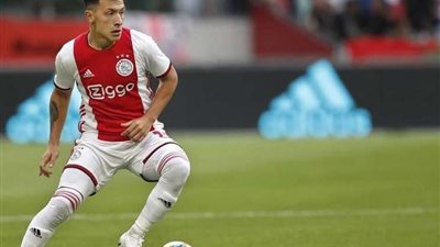 مانشستر يونايتد وأرسنال يتنافسان لضم مدافع أياكس